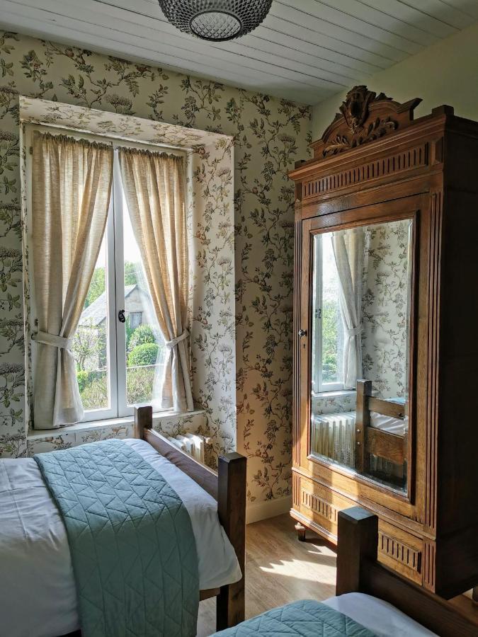 'Les Portes Bleues' Chambres D'Hotes Langourlay Quarto foto